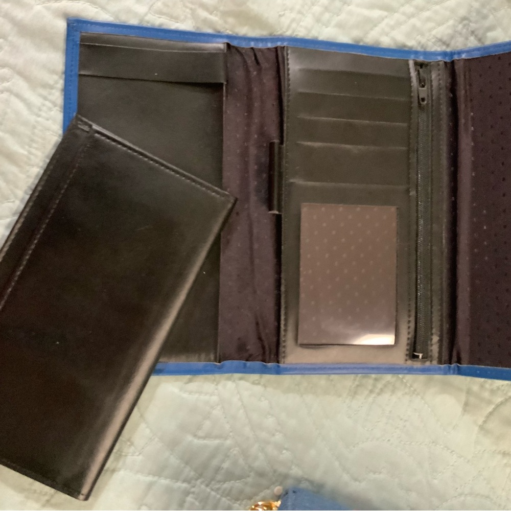 Chic Blue Women's Leather Wallet - Picture 5 of 5